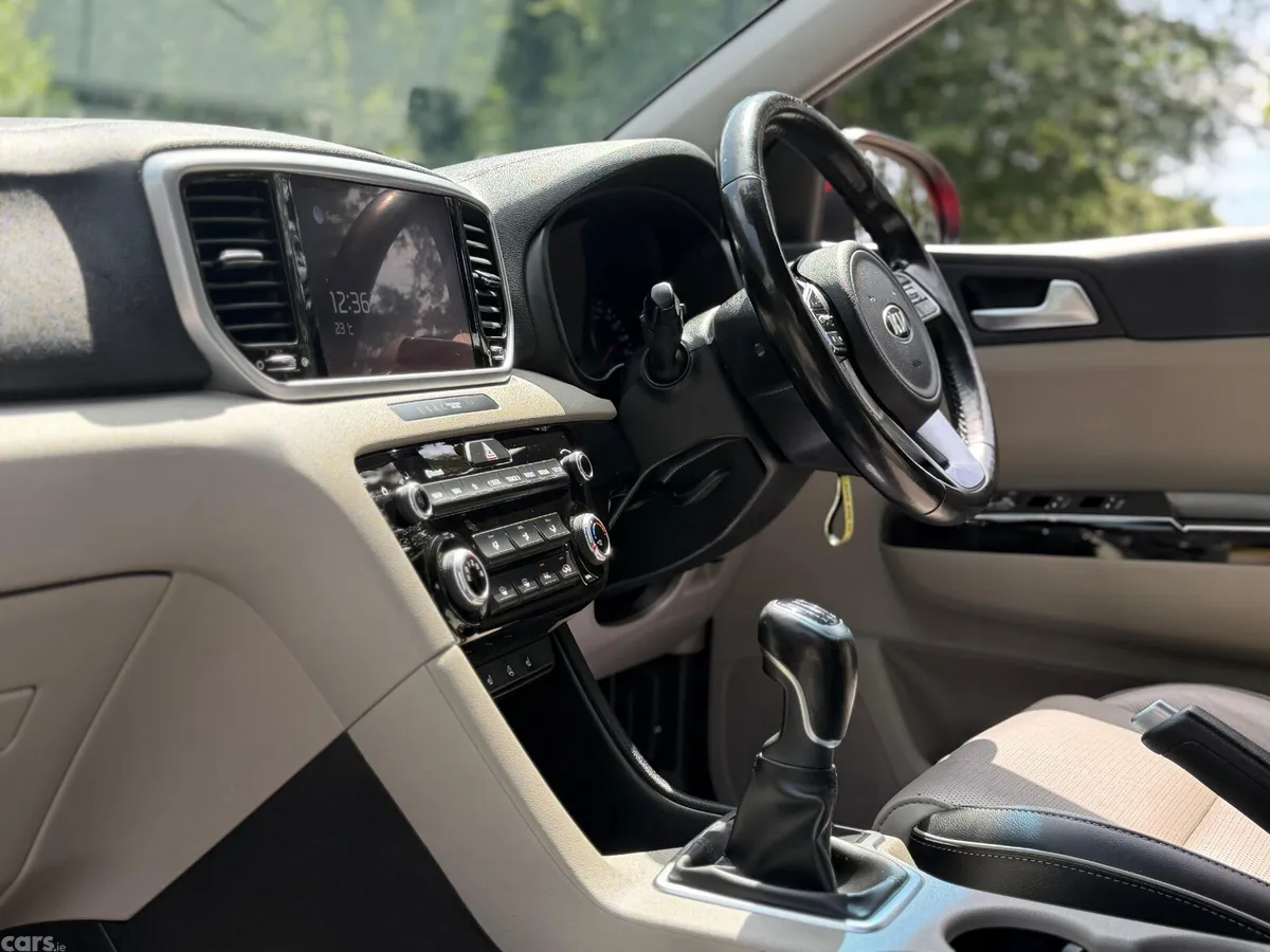 Kia Sportage SUV, Diesel Hybrid, 2021, Red
