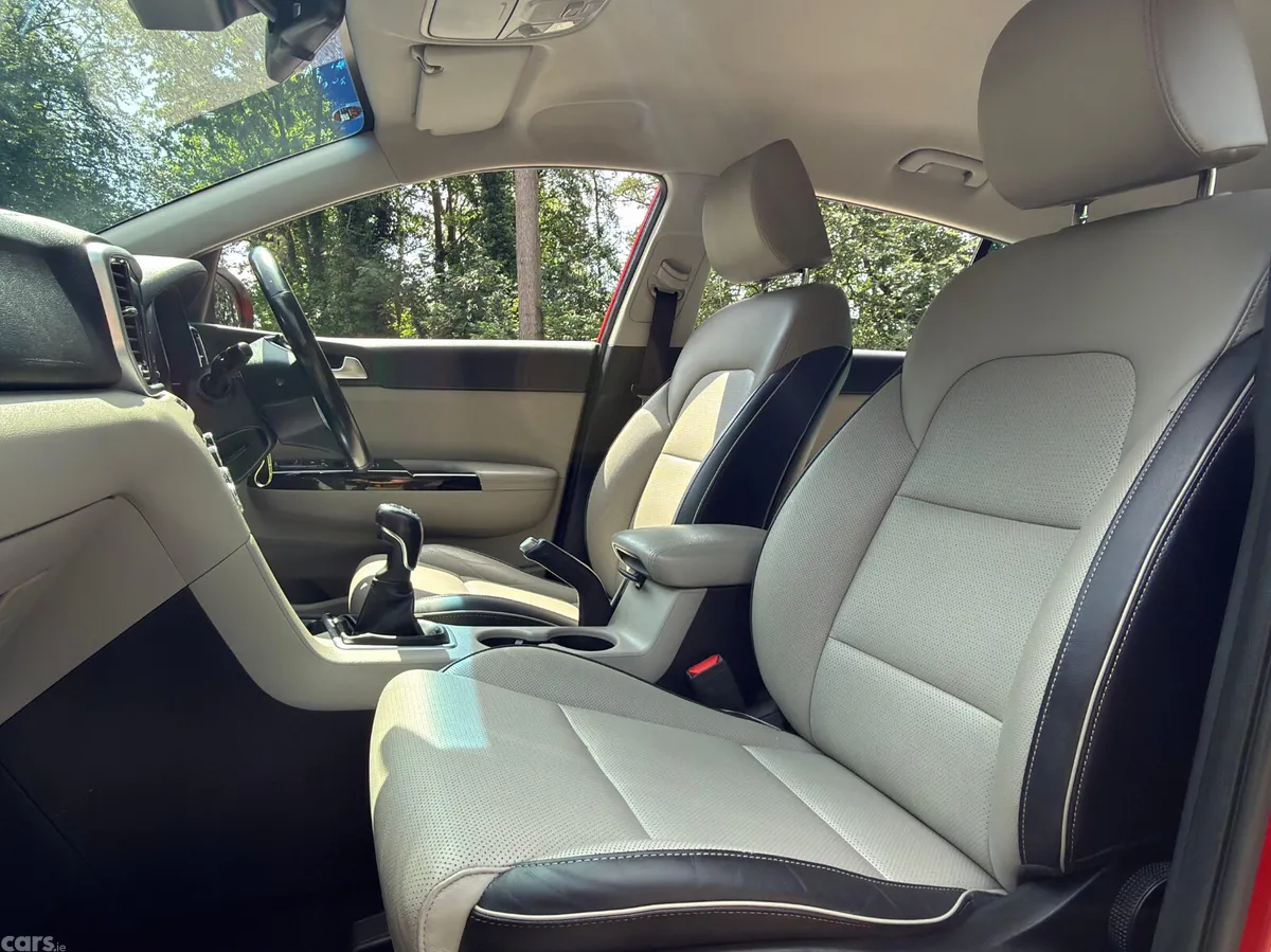Kia Sportage SUV, Diesel Hybrid, 2021, Red