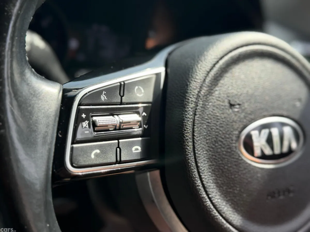 Kia Sportage SUV, Diesel Hybrid, 2021, Red