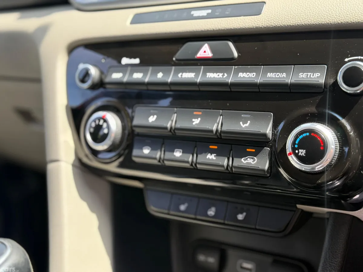 Kia Sportage SUV, Diesel Hybrid, 2021, Red