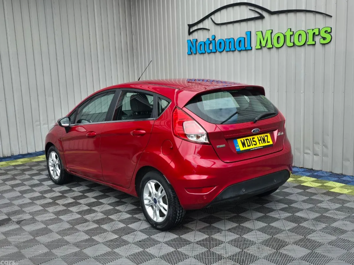 Ford Fiesta Hatchback, Petrol, 2015, Red