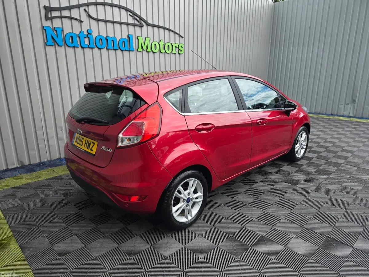 Ford Fiesta Hatchback, Petrol, 2015, Red