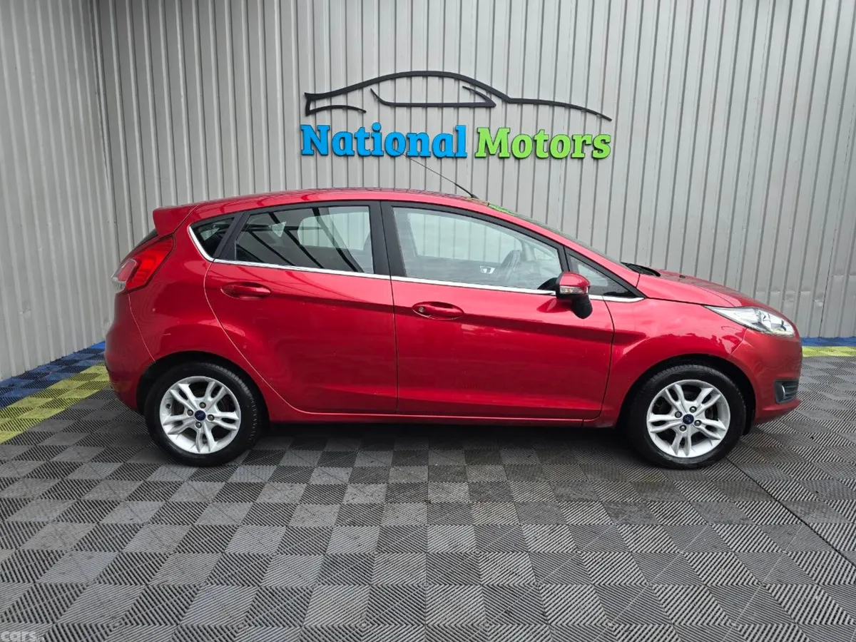 Ford Fiesta Hatchback, Petrol, 2015, Red