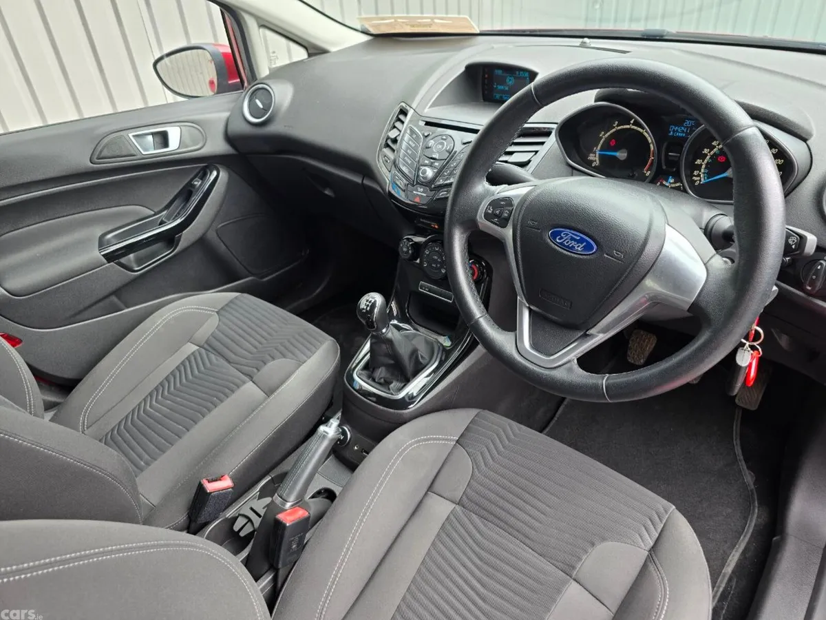 Ford Fiesta Hatchback, Petrol, 2015, Red