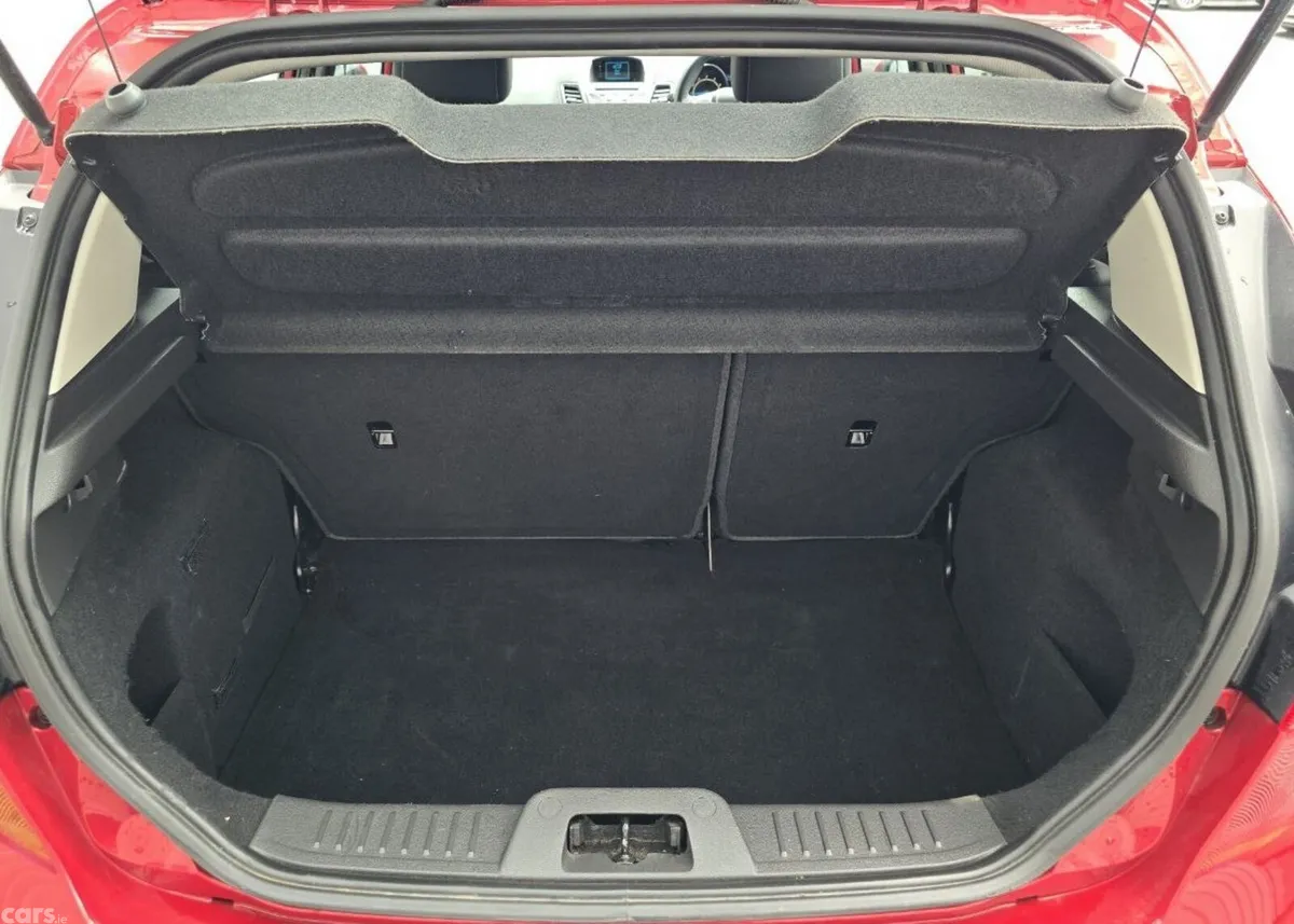 Ford Fiesta Hatchback, Petrol, 2015, Red