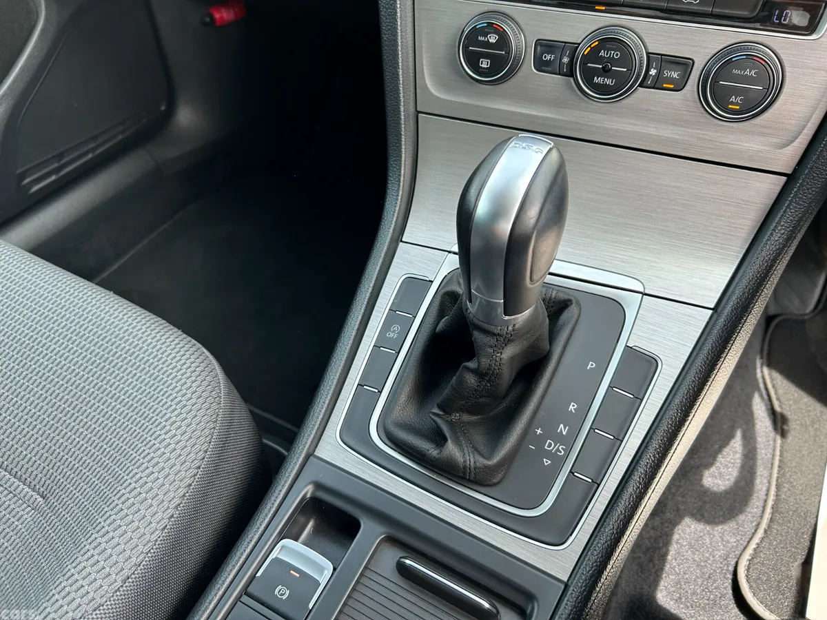 Volkswagen Golf Hatchback, Petrol, 2015, Blue
