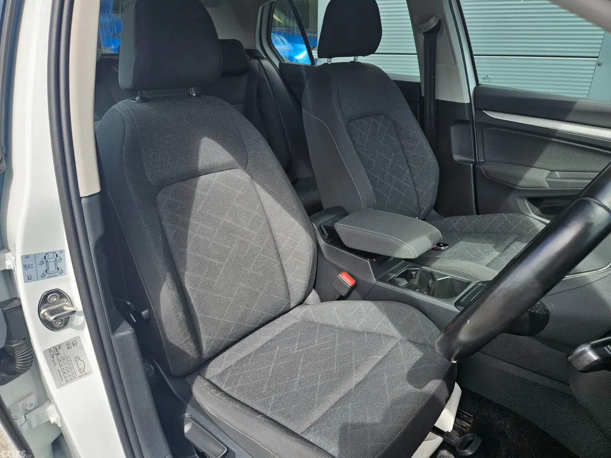 Volkswagen Golf Estate, Diesel, 2022, White