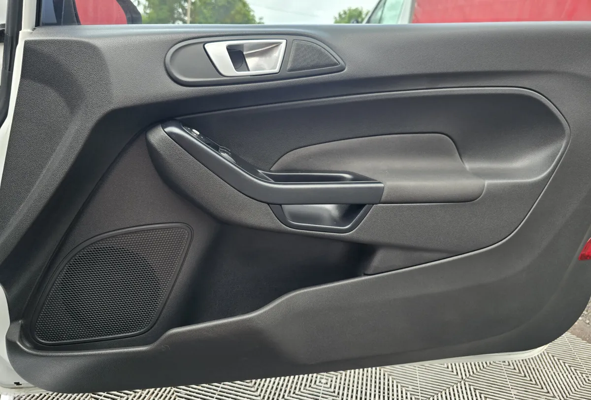 Ford Fiesta Hatchback, Petrol, 2014, White