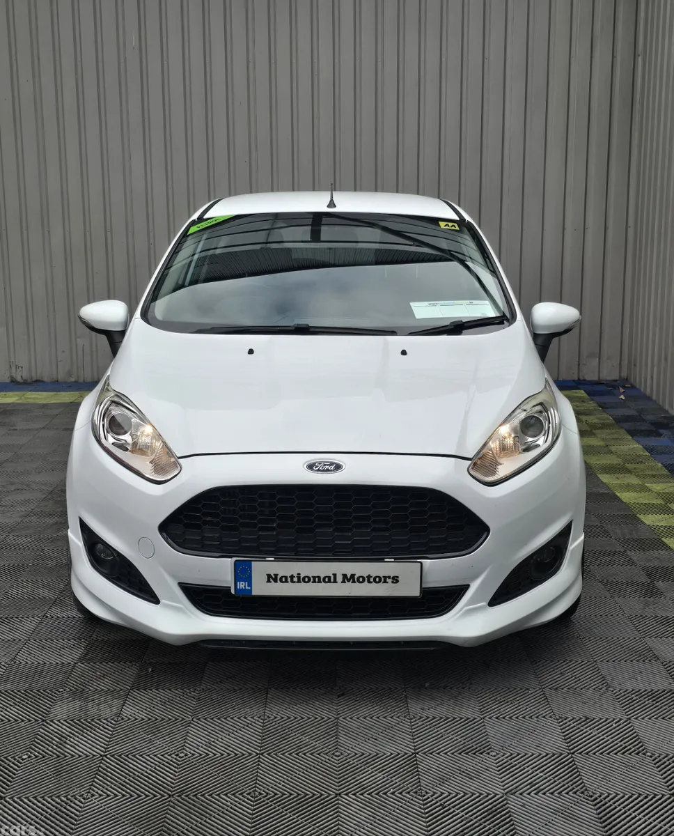 Ford Fiesta Hatchback, Petrol, 2014, White