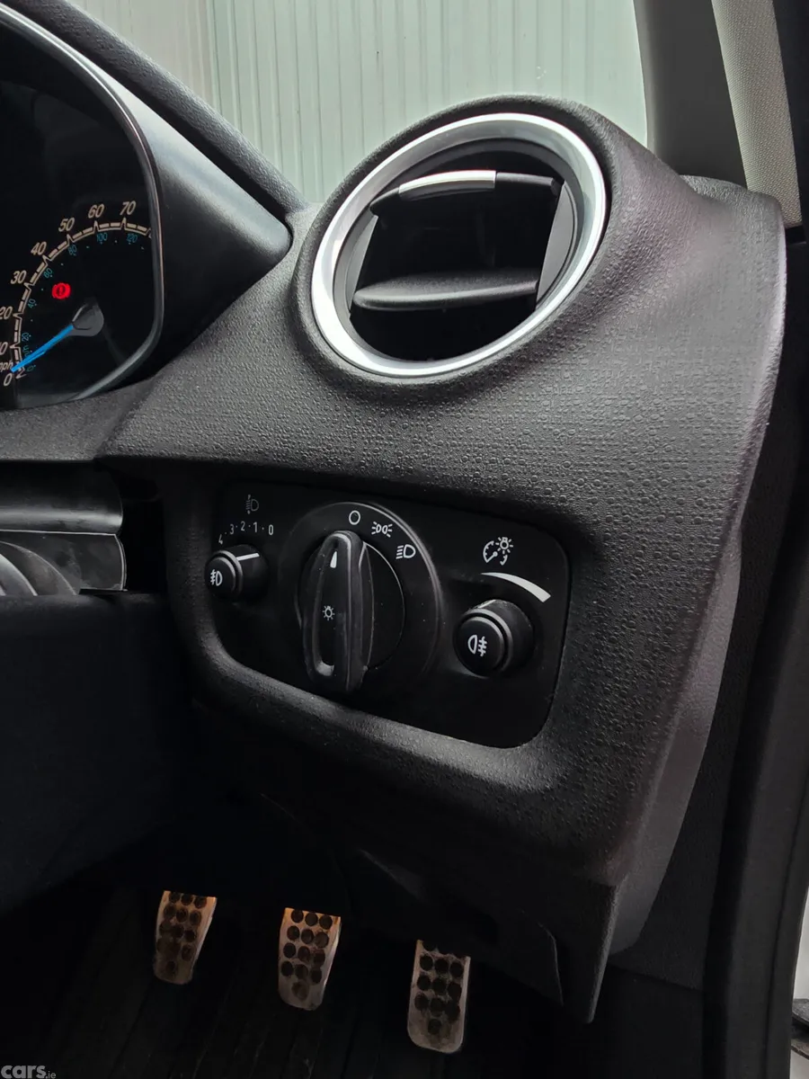 Ford Fiesta Hatchback, Petrol, 2014, White