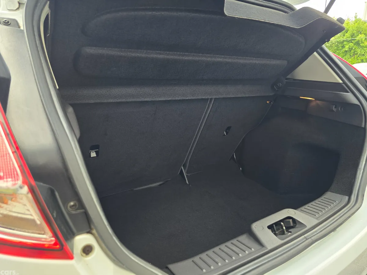 Ford Fiesta Hatchback, Petrol, 2014, White