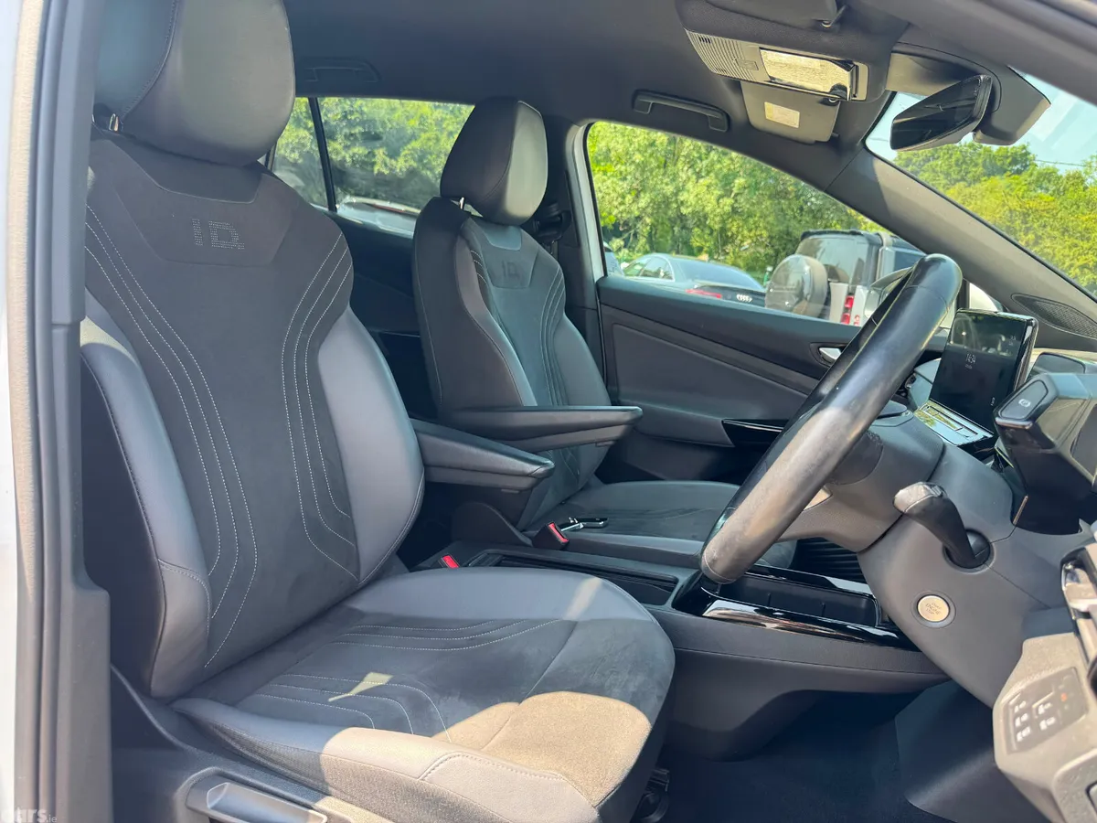 Volkswagen ID.4 Estate, Electric, 2024, White