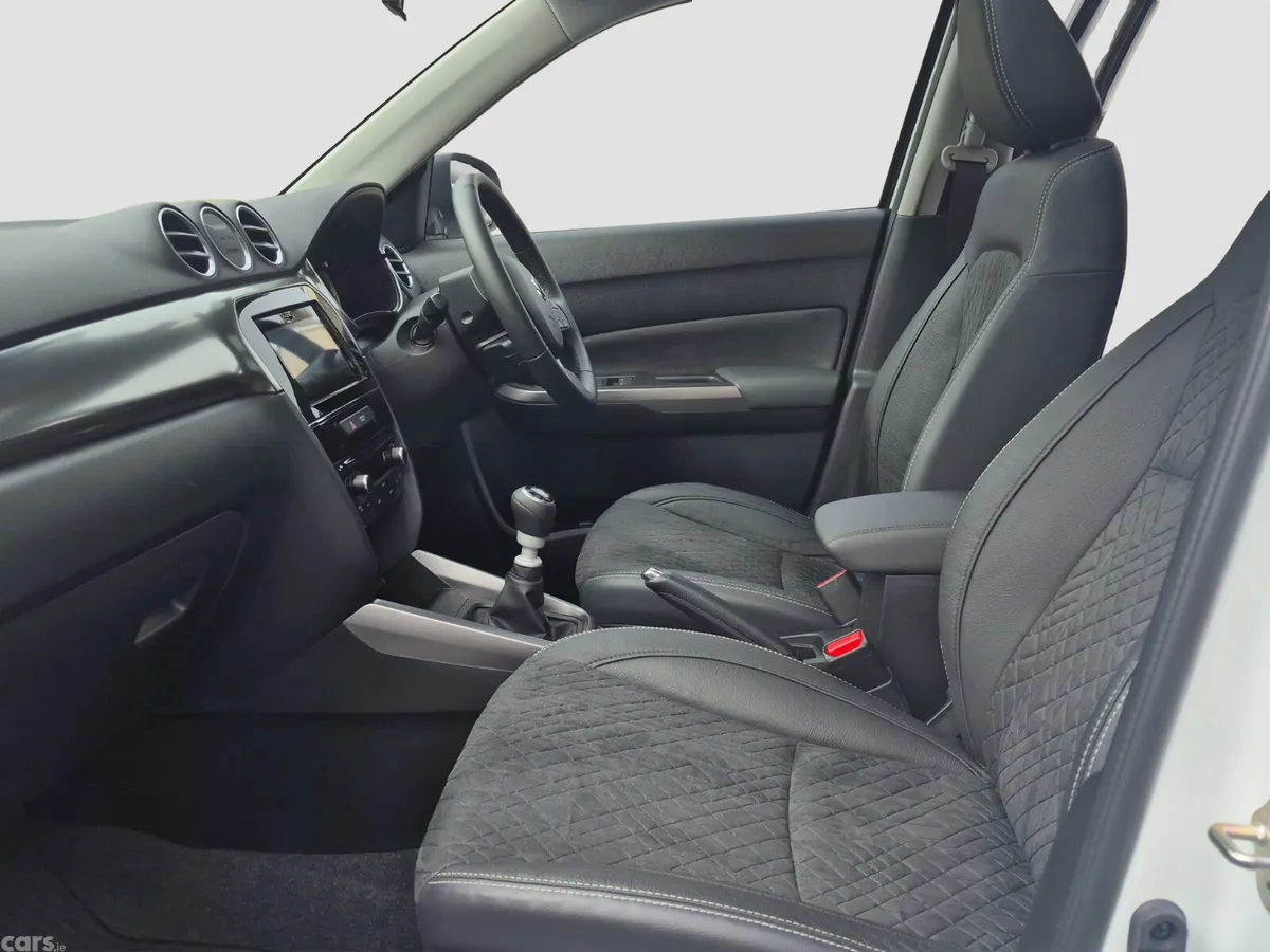 Suzuki Vitara SUV, Petrol, 2024, White