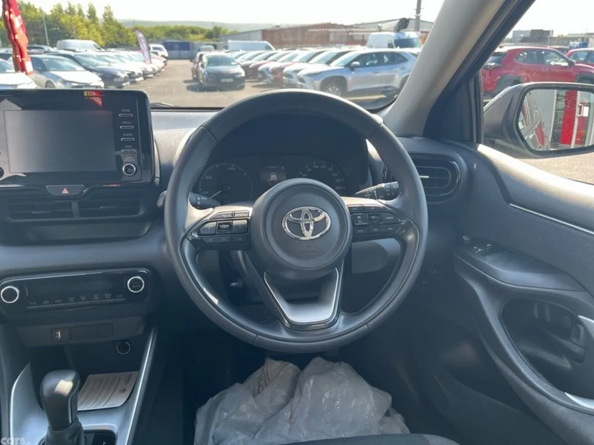 Toyota Yaris Hatchback, Petrol Hybrid, 2023, Bronze