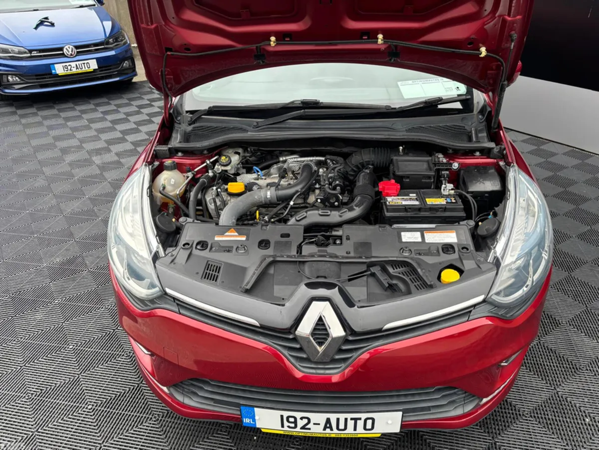 Renault Clio Hatchback, Petrol, 2019, Red