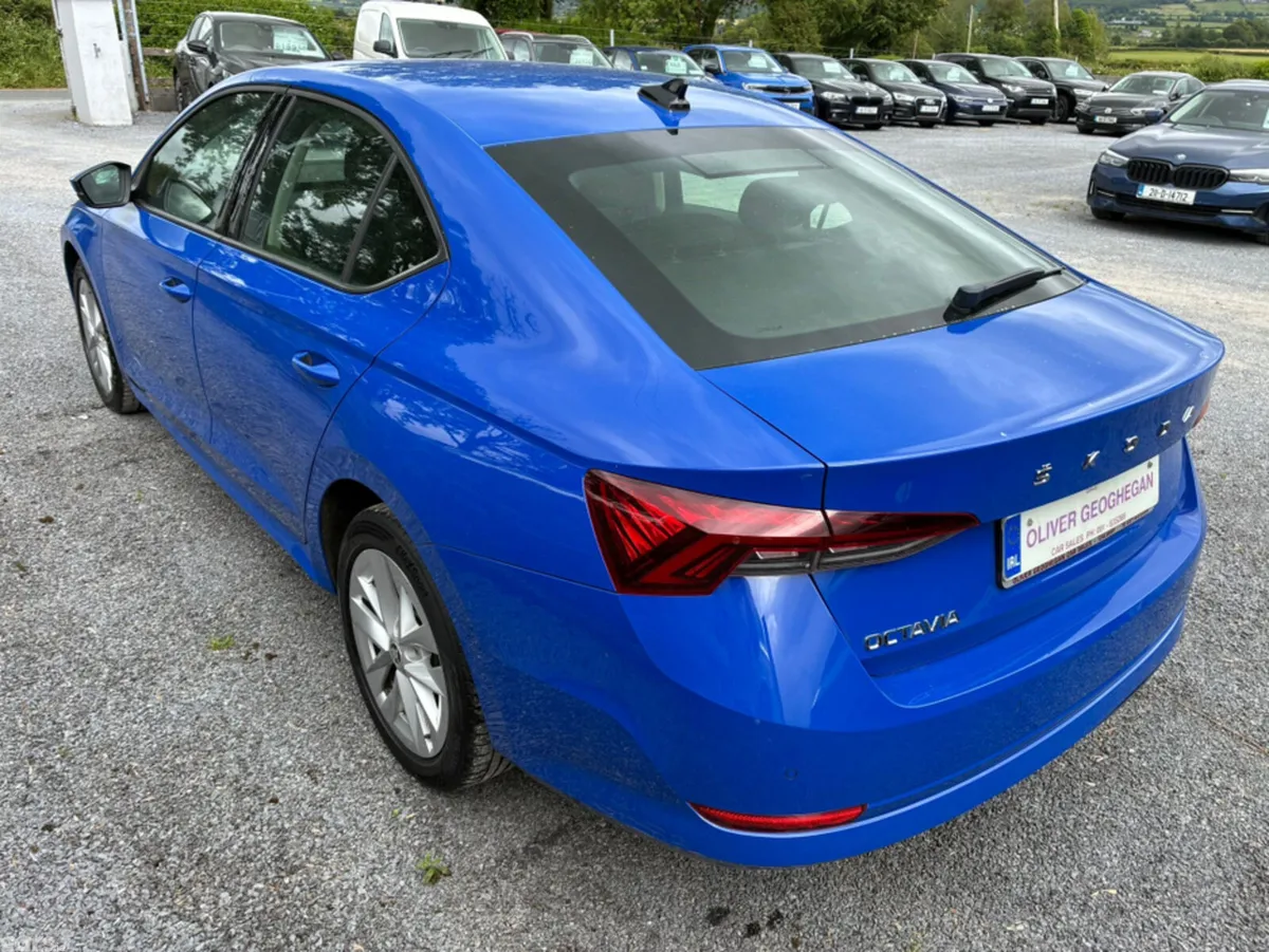Skoda Octavia Hatchback, Diesel, 2022, Blue