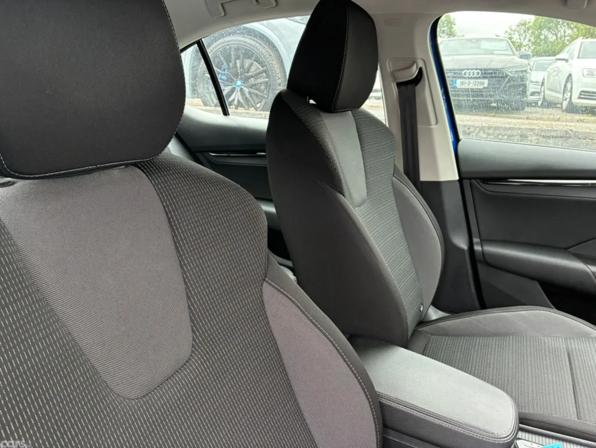Skoda Octavia Hatchback, Diesel, 2022, Blue