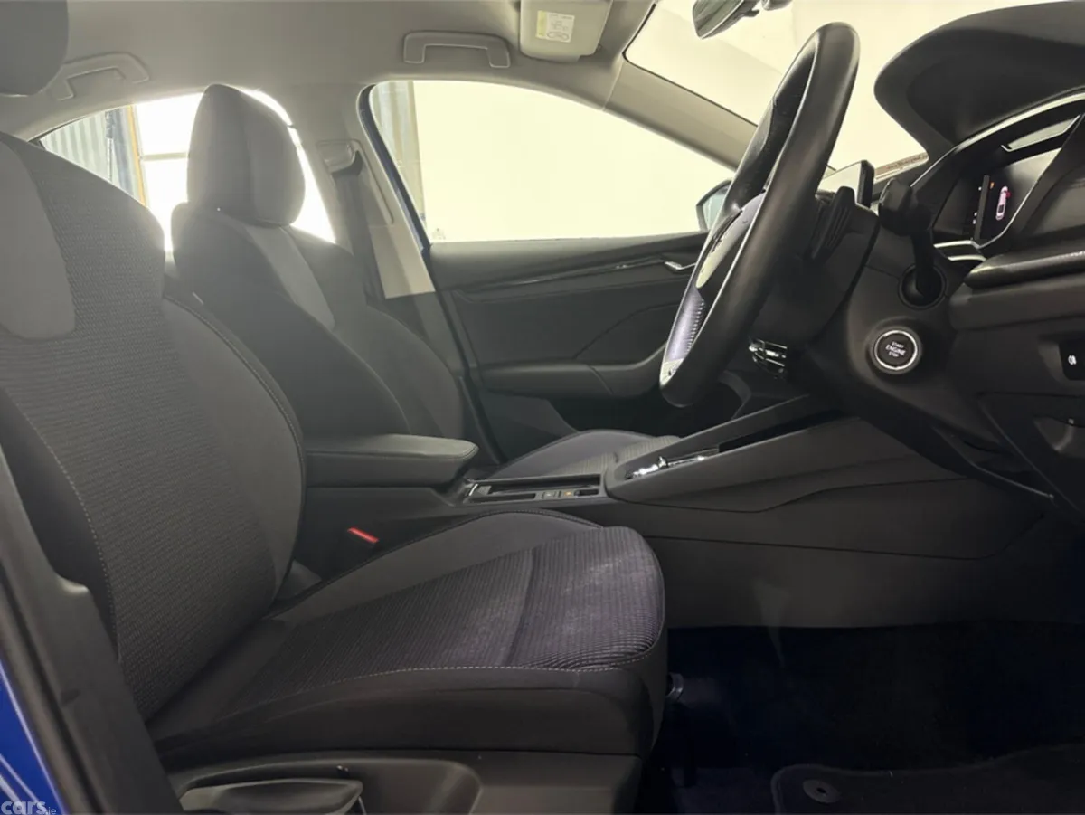 Skoda Octavia Saloon, Petrol Hybrid, 2024, Blue
