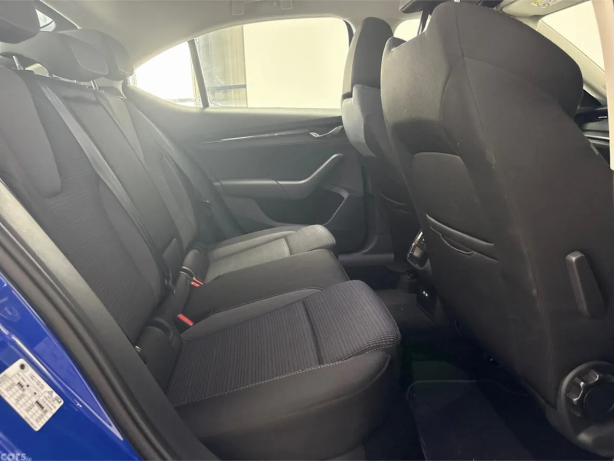 Skoda Octavia Saloon, Petrol Hybrid, 2024, Blue