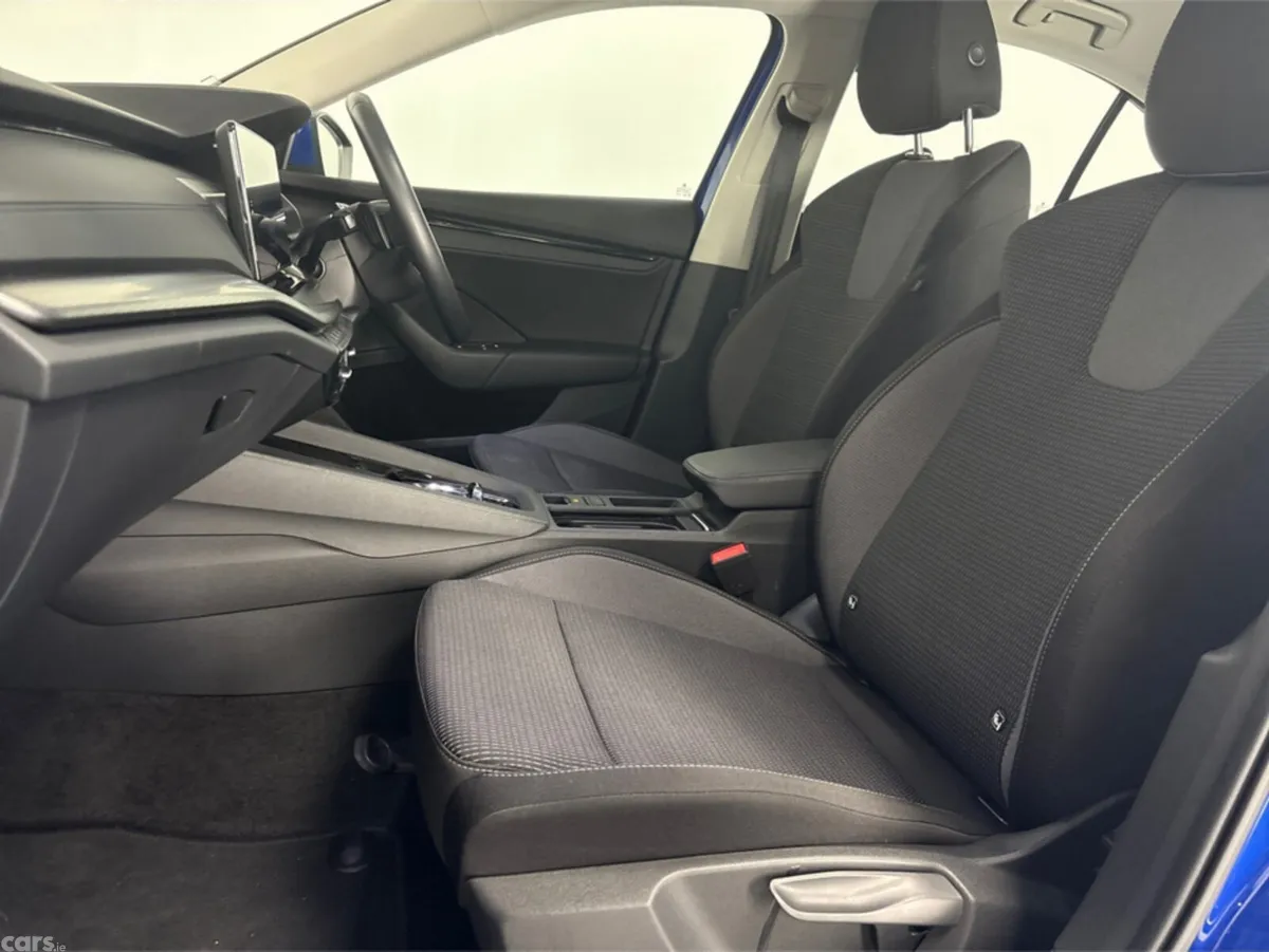 Skoda Octavia Saloon, Petrol Hybrid, 2024, Blue