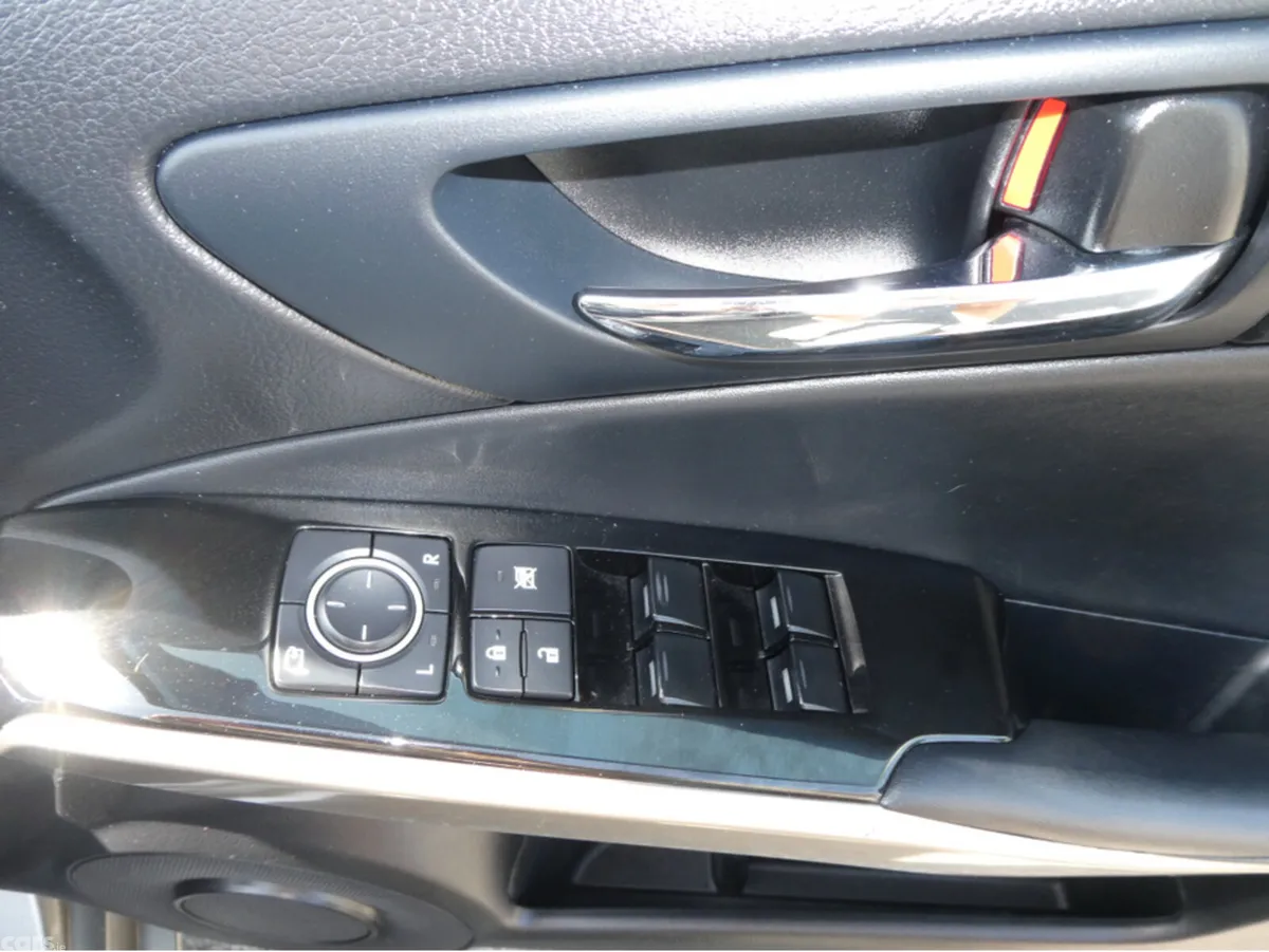 Lexus IS Saloon, Petrol Hybrid, 2015, Silver