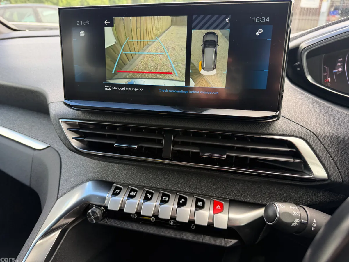 Peugeot 5008 MPV, Diesel, 2023, Grey