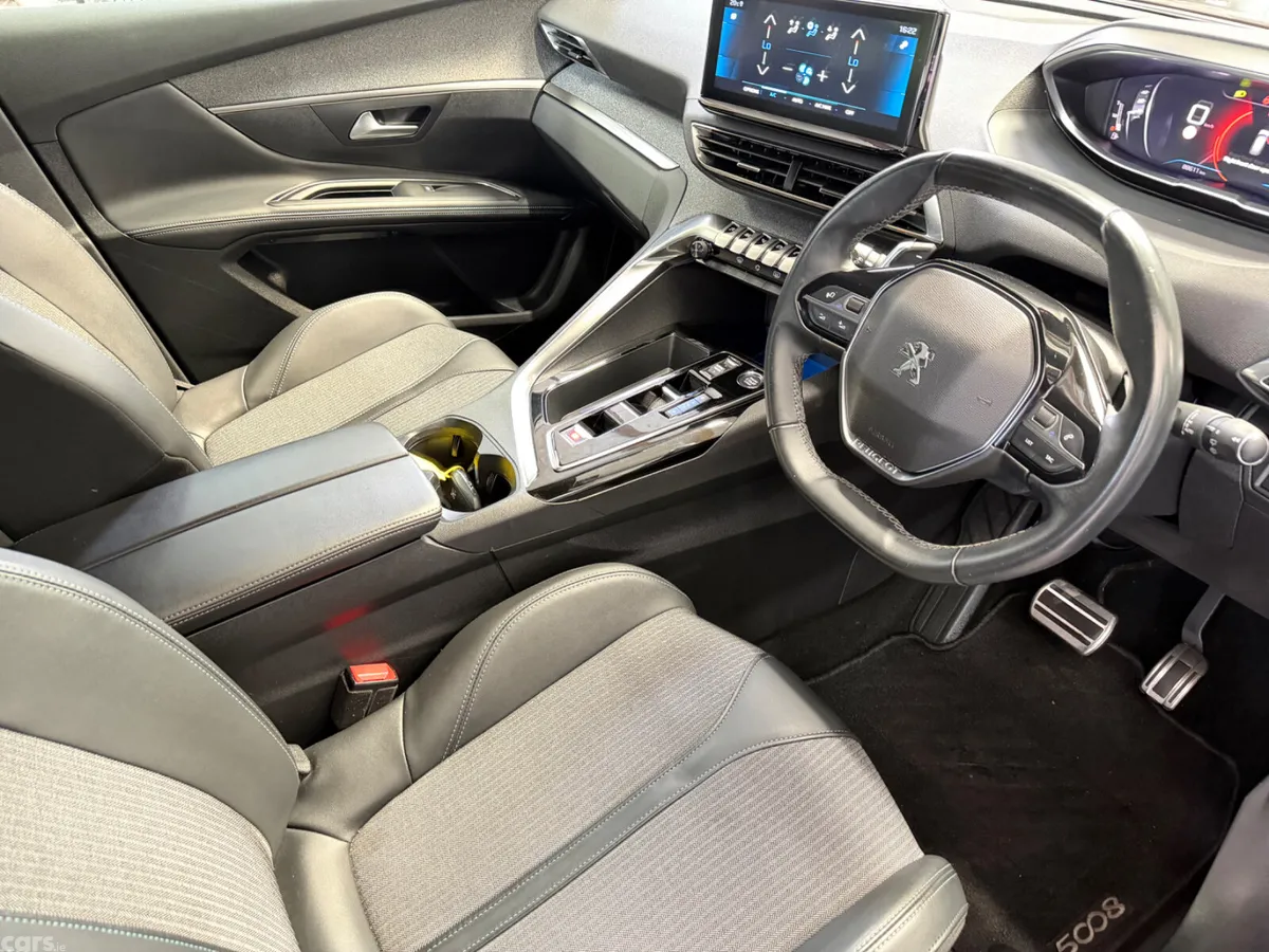 Peugeot 5008 MPV, Diesel, 2023, Grey