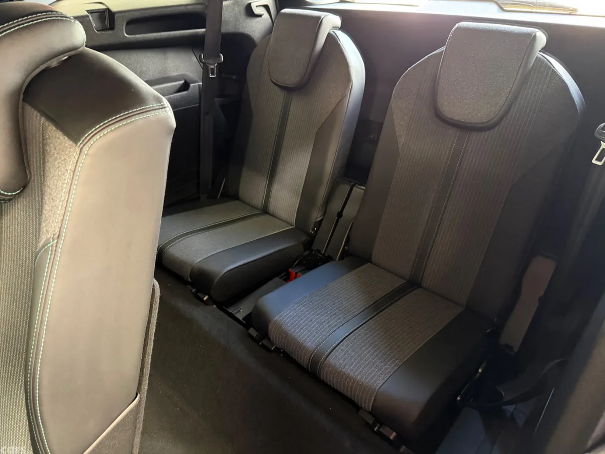 Peugeot 5008 MPV, Diesel, 2023, Grey