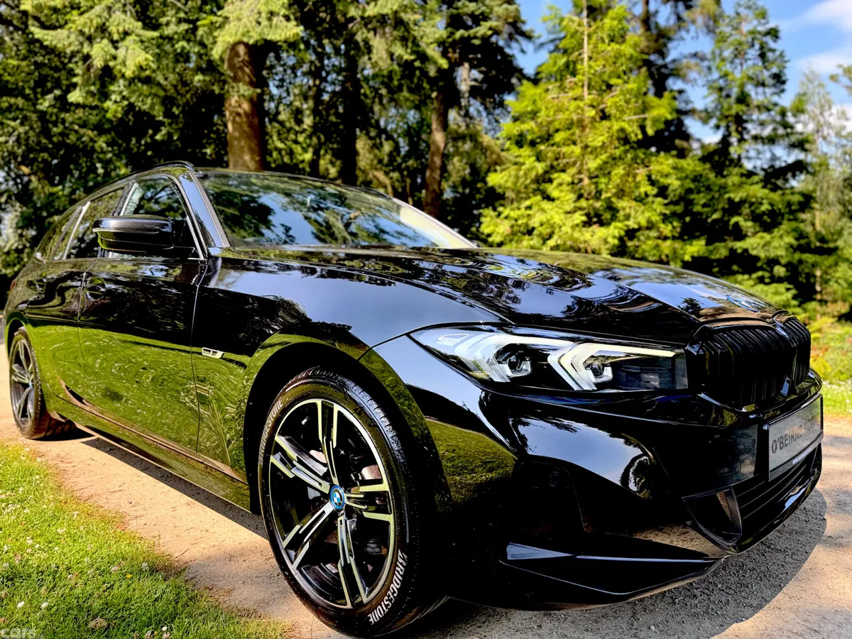BMW 3-Series Estate/Jeep, Petrol Plug-in Hybrid, 2023, Black