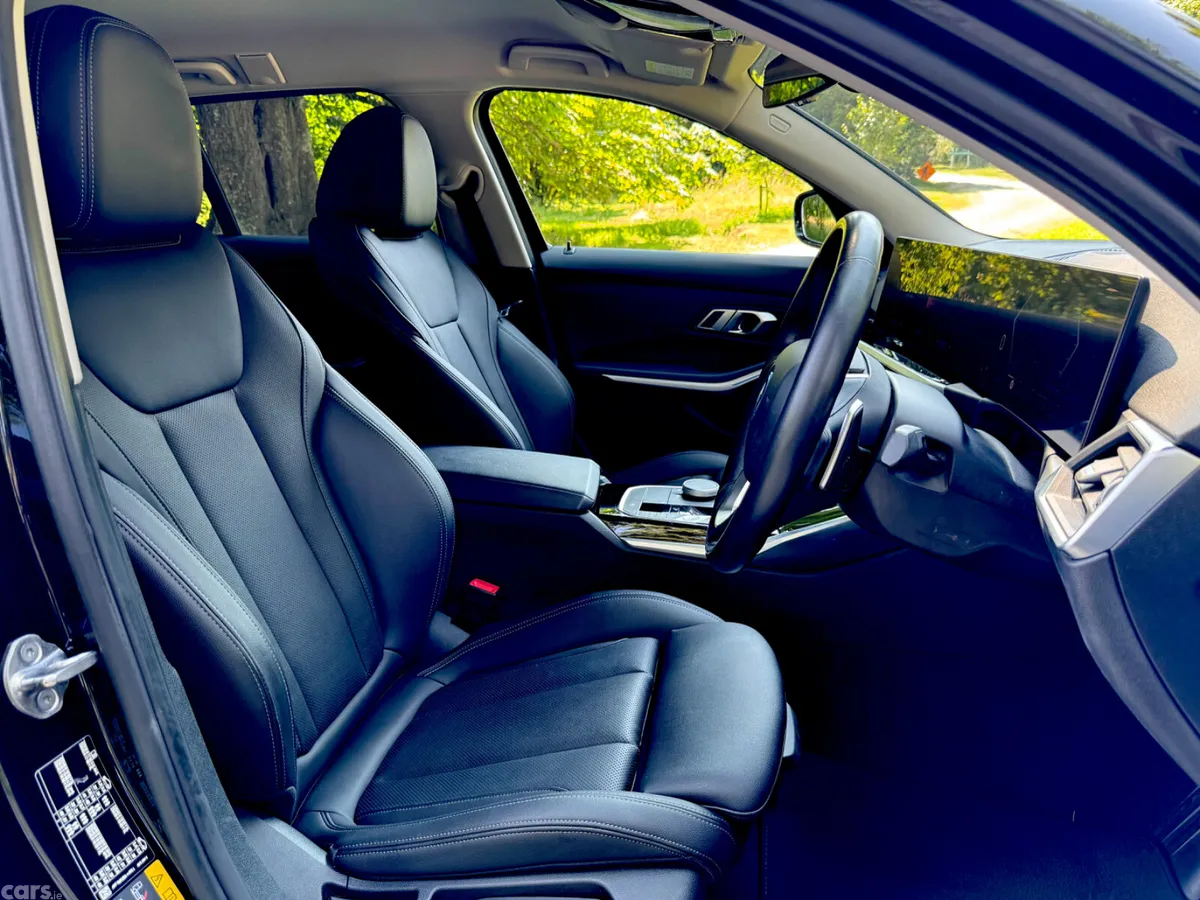 BMW 3-Series Estate/Jeep, Petrol Plug-in Hybrid, 2023, Black