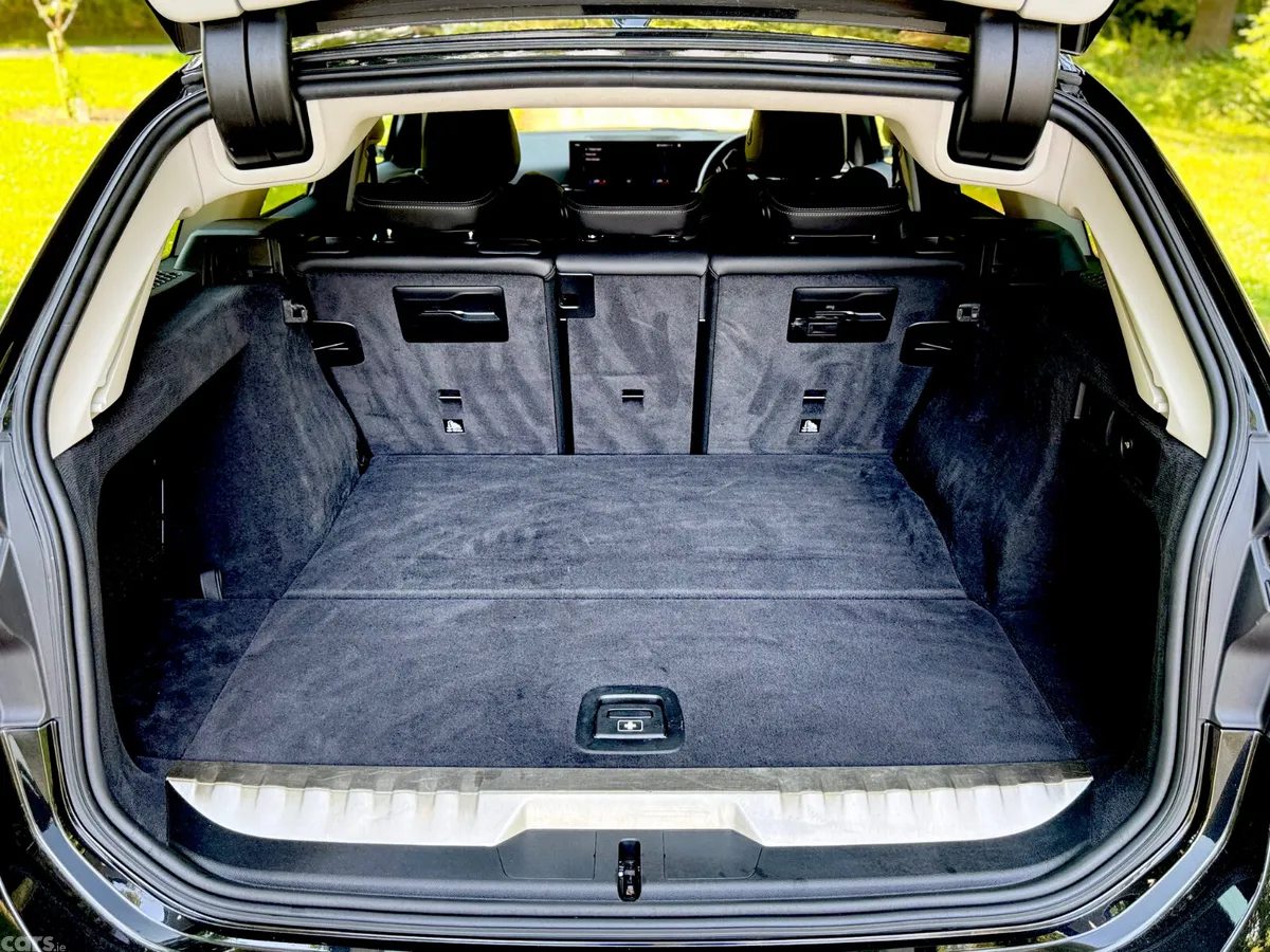 BMW 3-Series Estate/Jeep, Petrol Plug-in Hybrid, 2023, Black