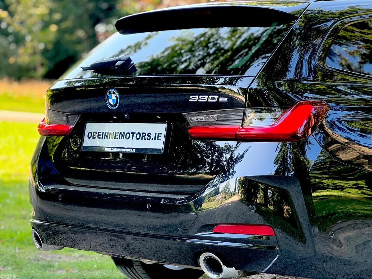 BMW 3-Series Estate/Jeep, Petrol Plug-in Hybrid, 2023, Black