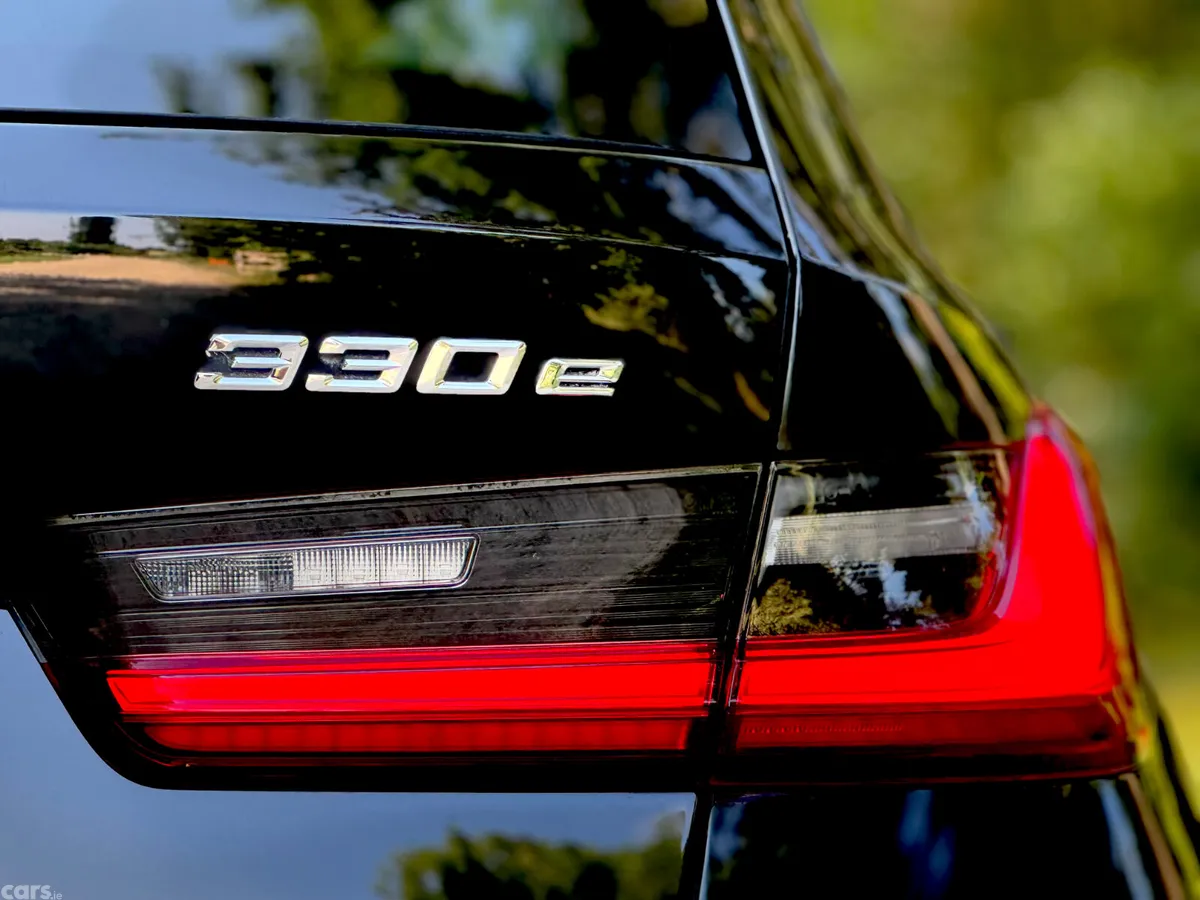 BMW 3-Series Estate/Jeep, Petrol Plug-in Hybrid, 2023, Black