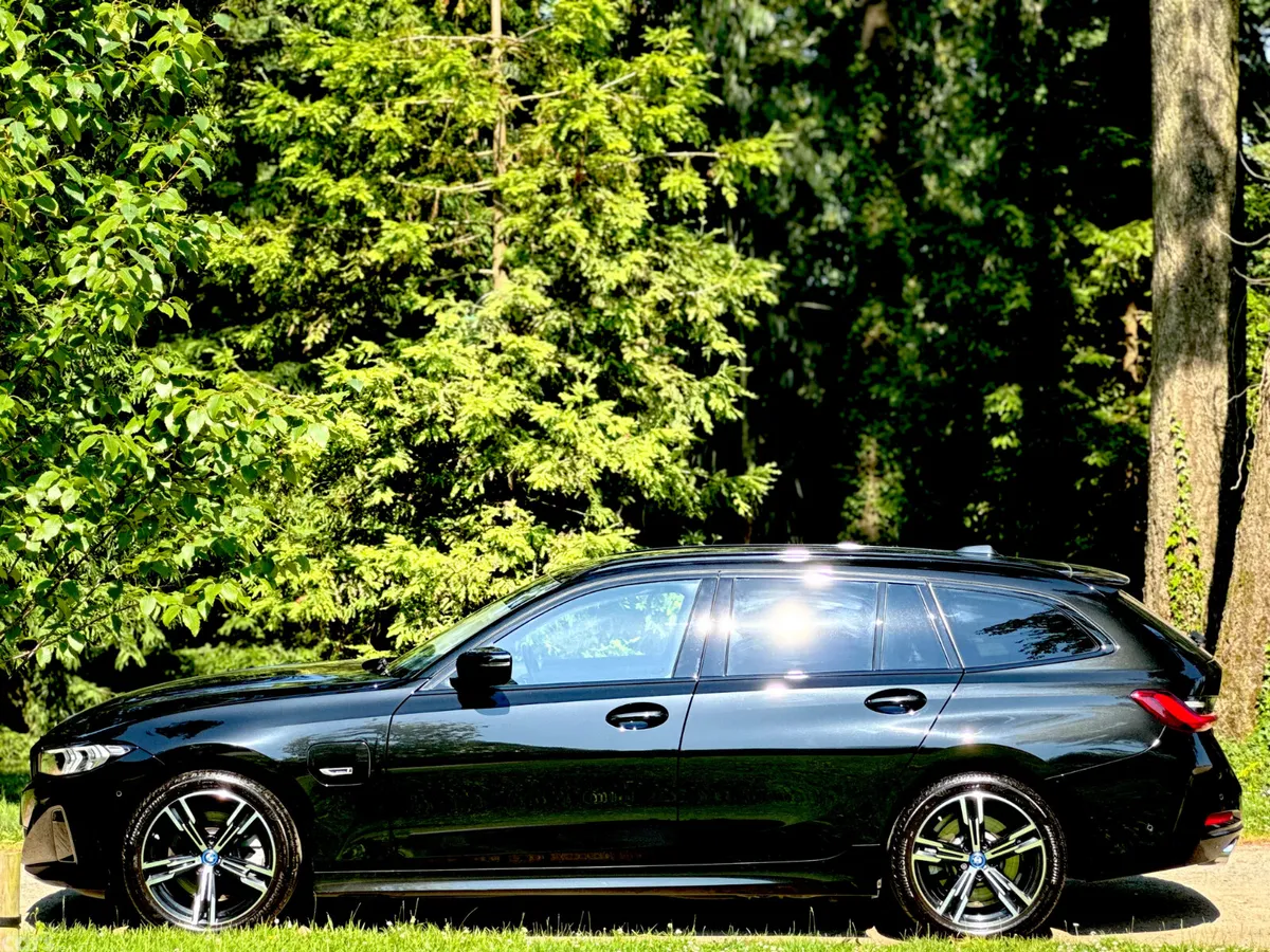 BMW 3-Series Estate/Jeep, Petrol Plug-in Hybrid, 2023, Black