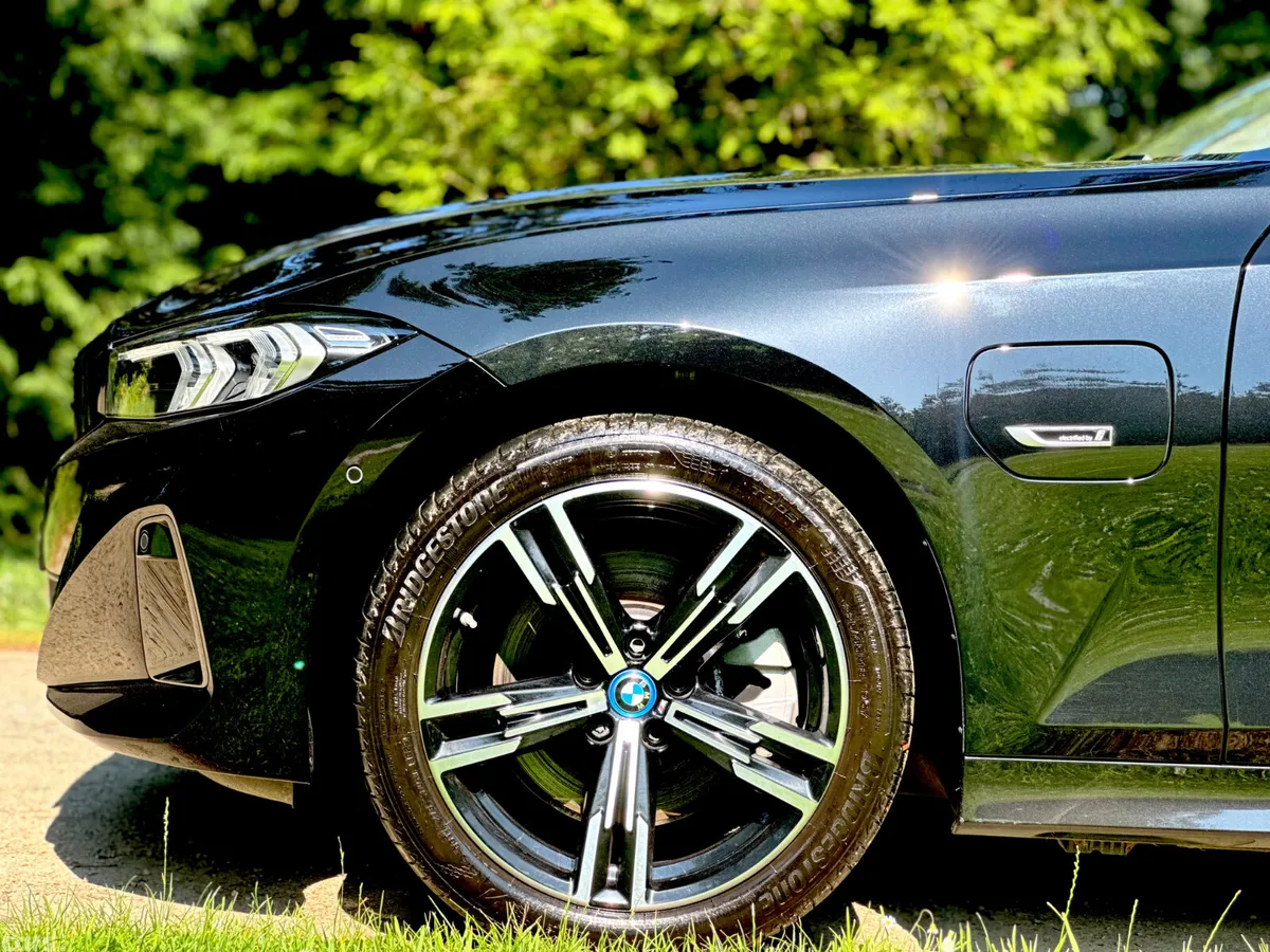 BMW 3-Series Estate/Jeep, Petrol Plug-in Hybrid, 2023, Black