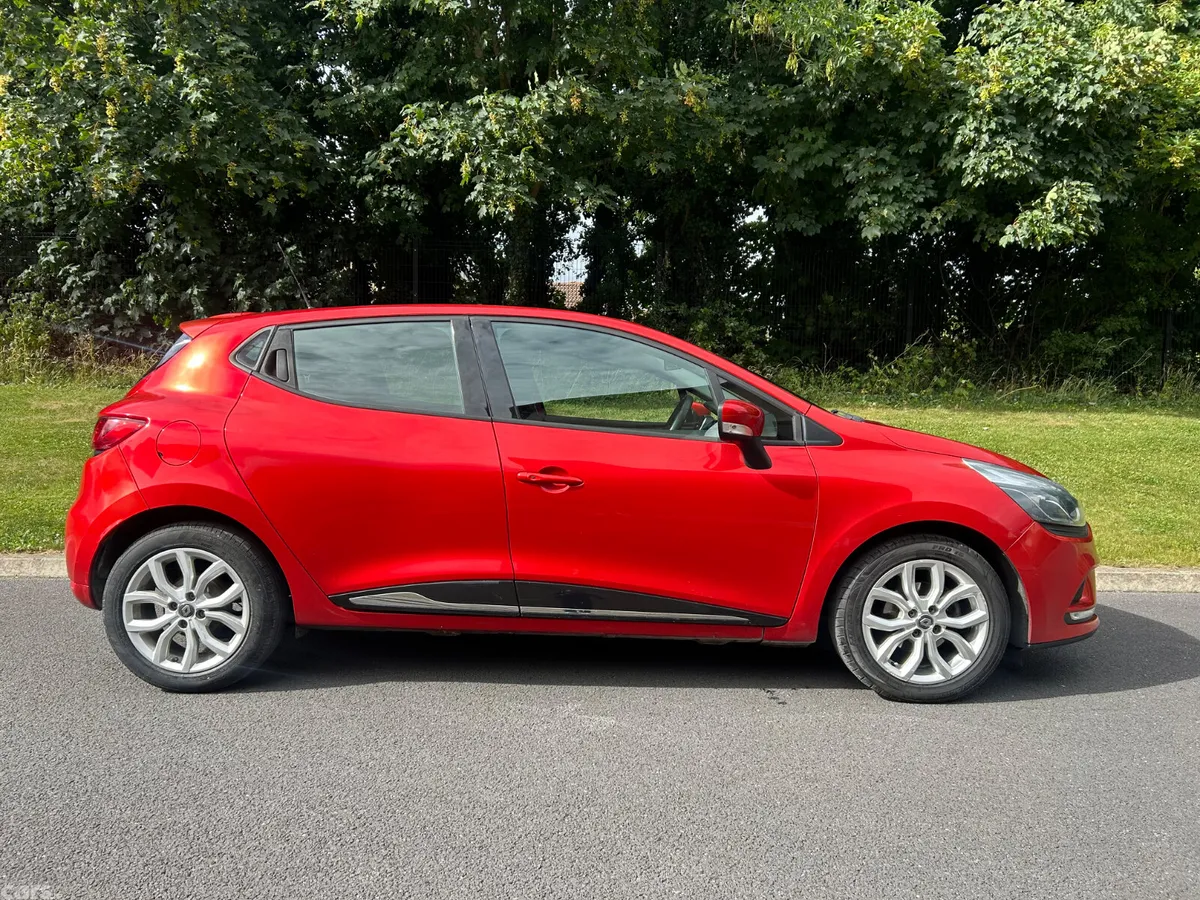 Renault Clio Hatchback, Petrol, 2019, Red