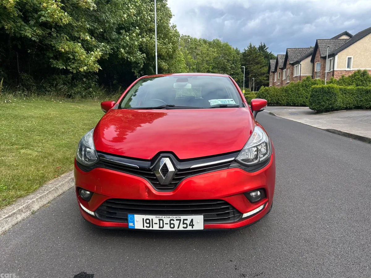 Renault Clio Hatchback, Petrol, 2019, Red