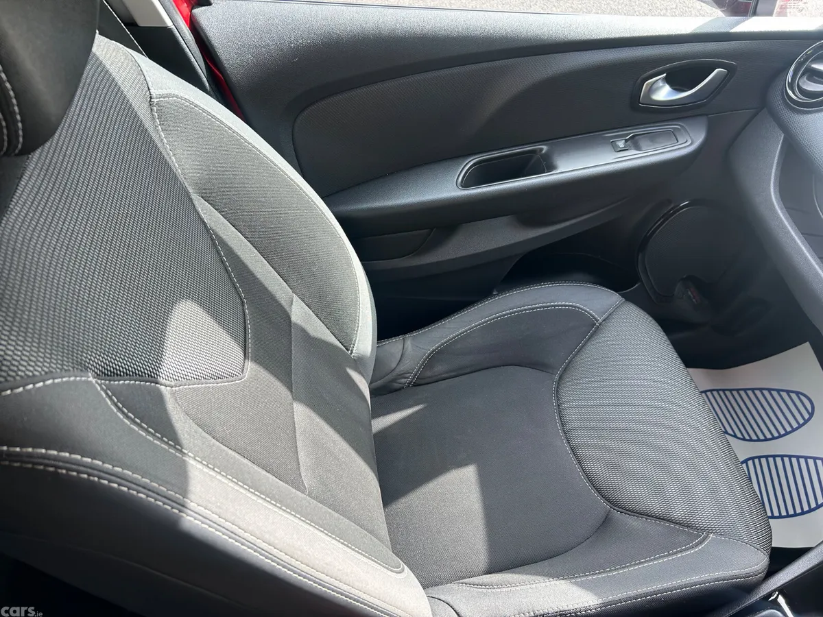 Renault Clio Hatchback, Petrol, 2019, Red