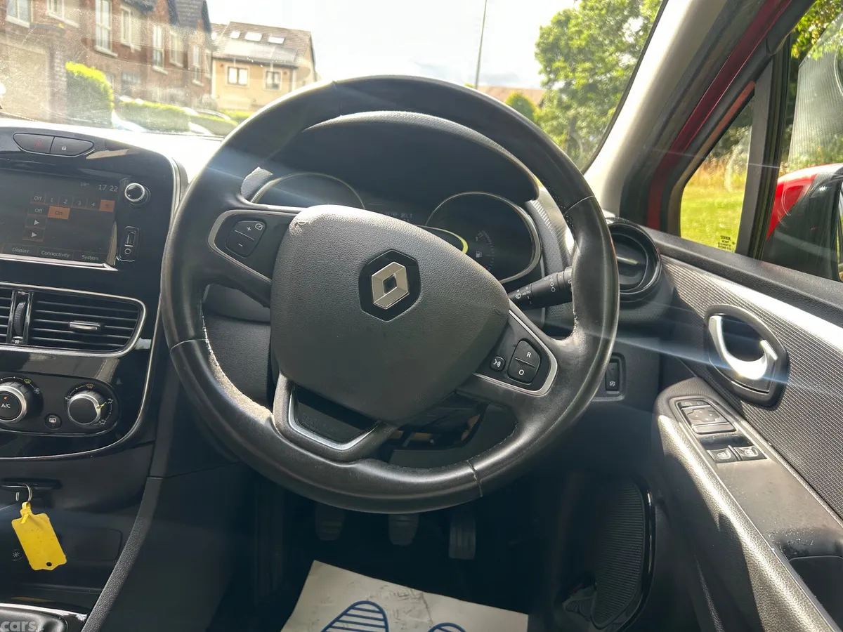Renault Clio Hatchback, Petrol, 2019, Red