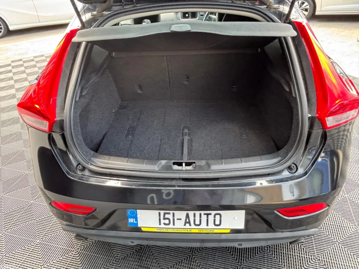 Volvo V40 Hatchback, Petrol, 2015, Black