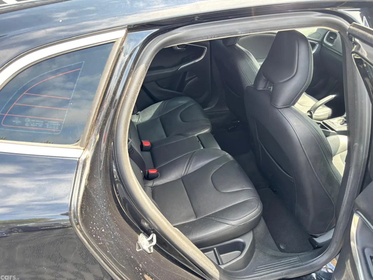 Volvo V40 Hatchback, Petrol, 2015, Black