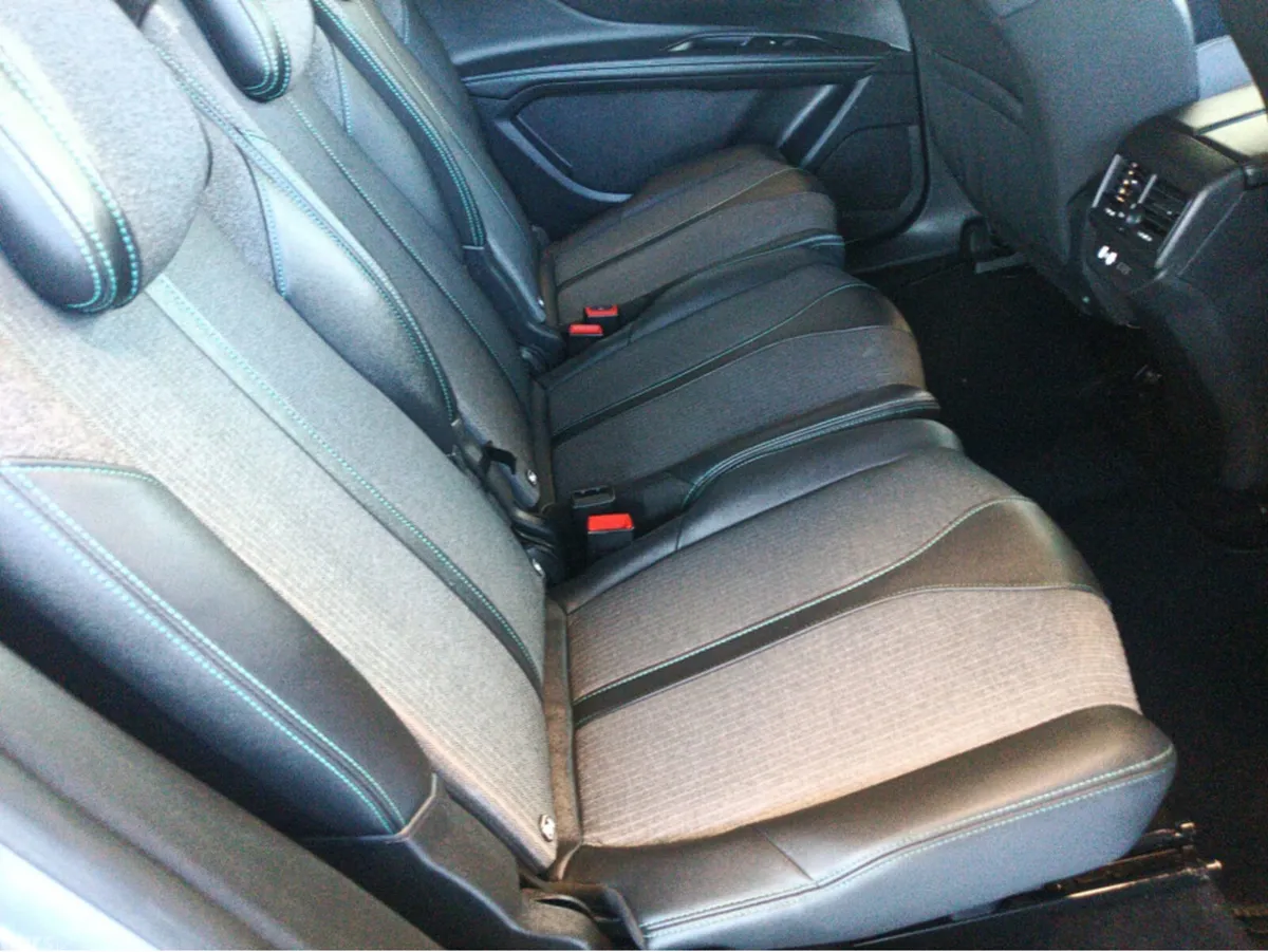 Peugeot 5008 MPV, Diesel, 2024, Grey