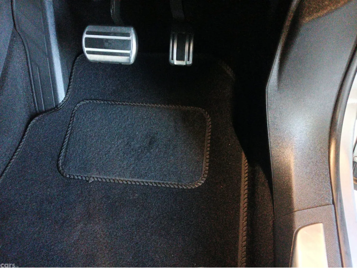 Peugeot 5008 MPV, Diesel, 2024, Grey