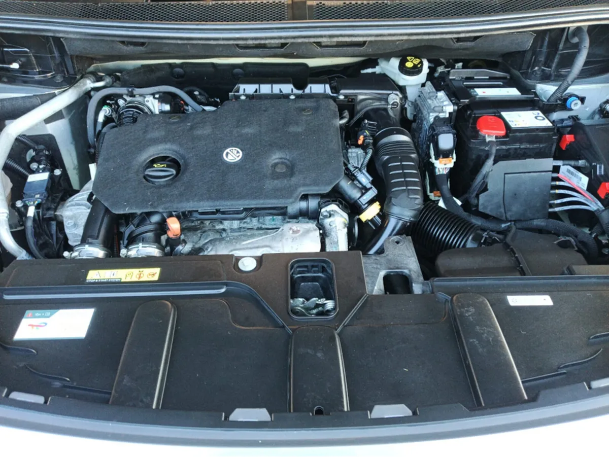 Peugeot 5008 MPV, Diesel, 2024, Grey