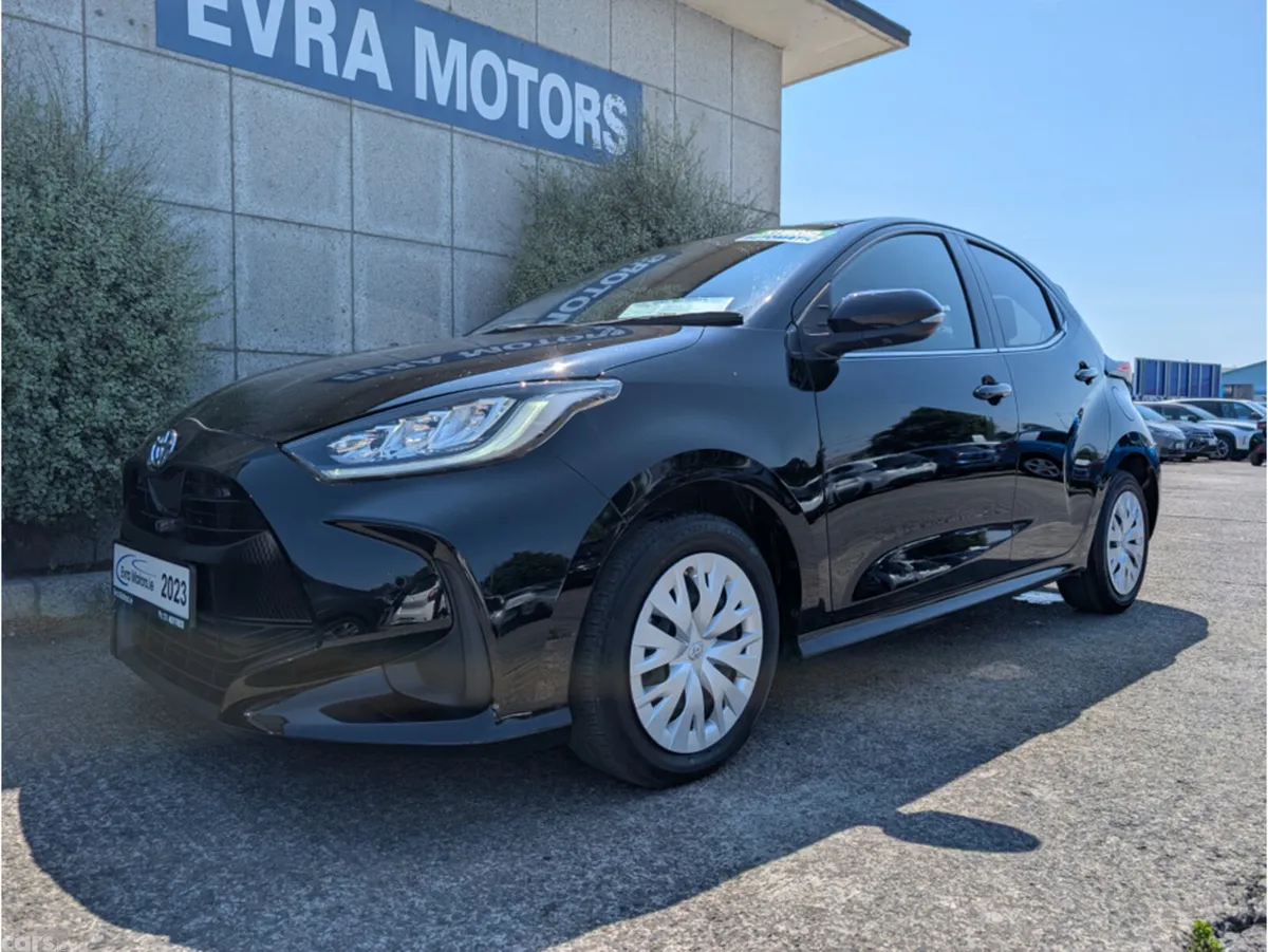 Toyota Yaris Hatchback, Petrol Hybrid, 2023, Black