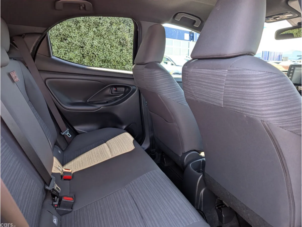 Toyota Yaris Hatchback, Petrol Hybrid, 2023, Black