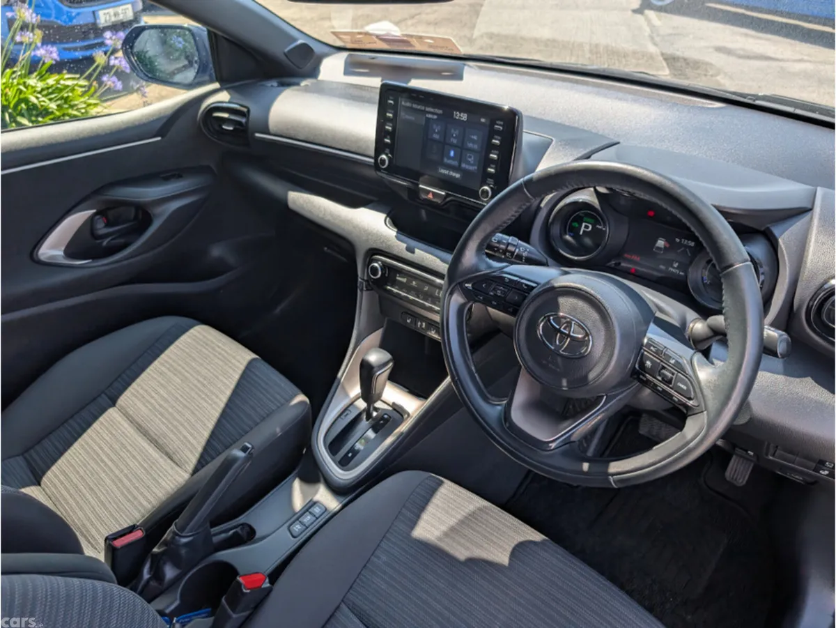 Toyota Yaris Hatchback, Petrol Hybrid, 2023, Black