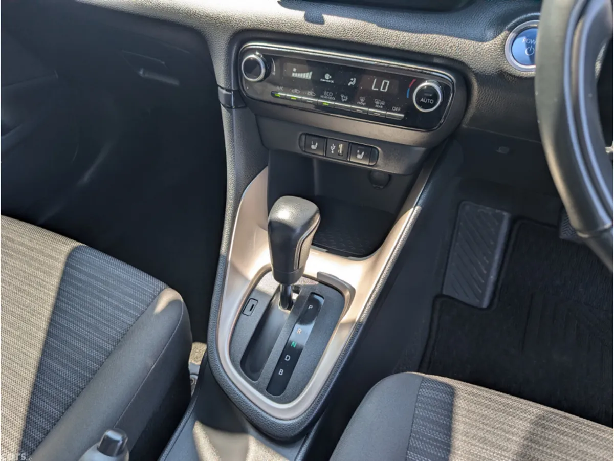 Toyota Yaris Hatchback, Petrol Hybrid, 2023, Black