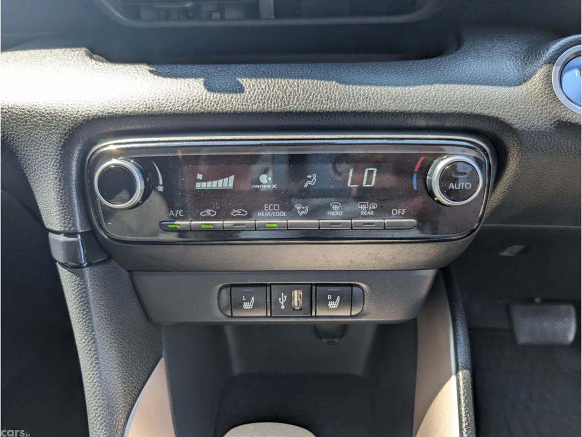 Toyota Yaris Hatchback, Petrol Hybrid, 2023, Black