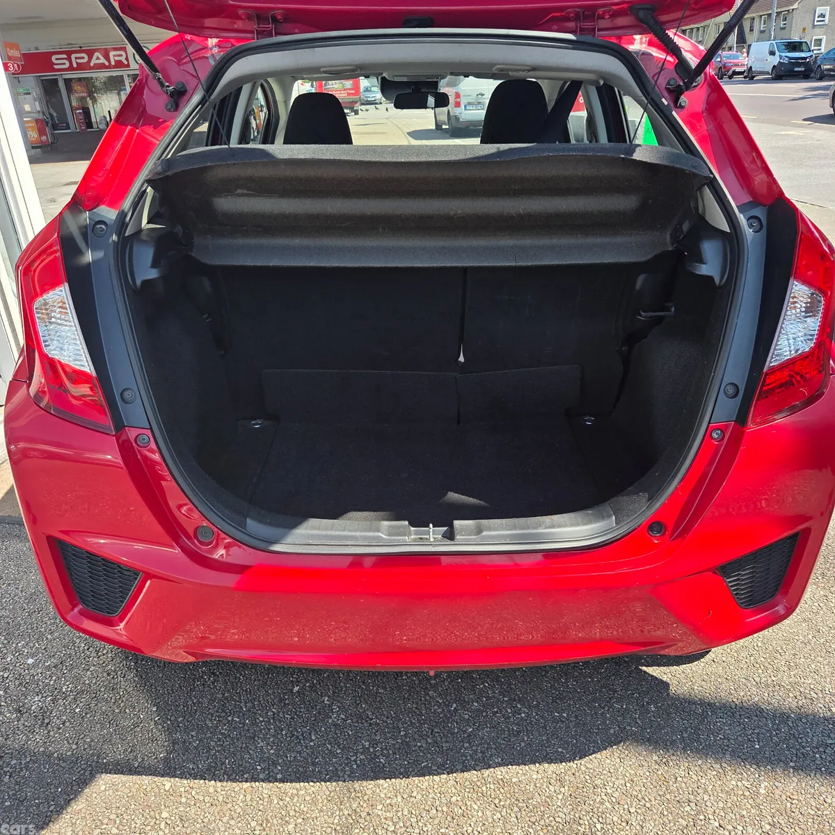 Honda Jazz Hatchback, Petrol, 2016, Red